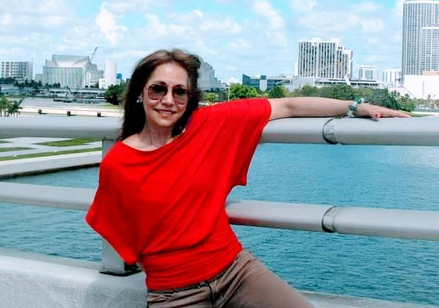A person leaning on a railing

Description automatically generated with medium confidence