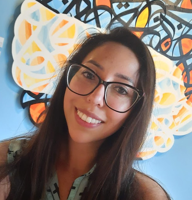 A person taking a selfie

Description automatically generated
