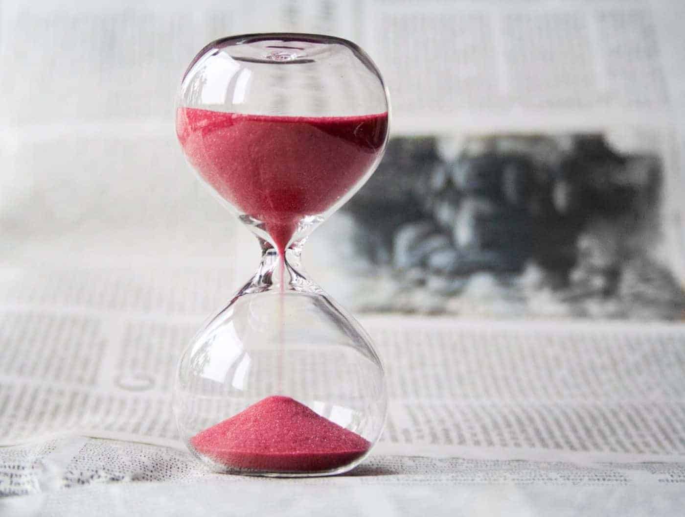 A hourglass with red sand
Description automatically generated